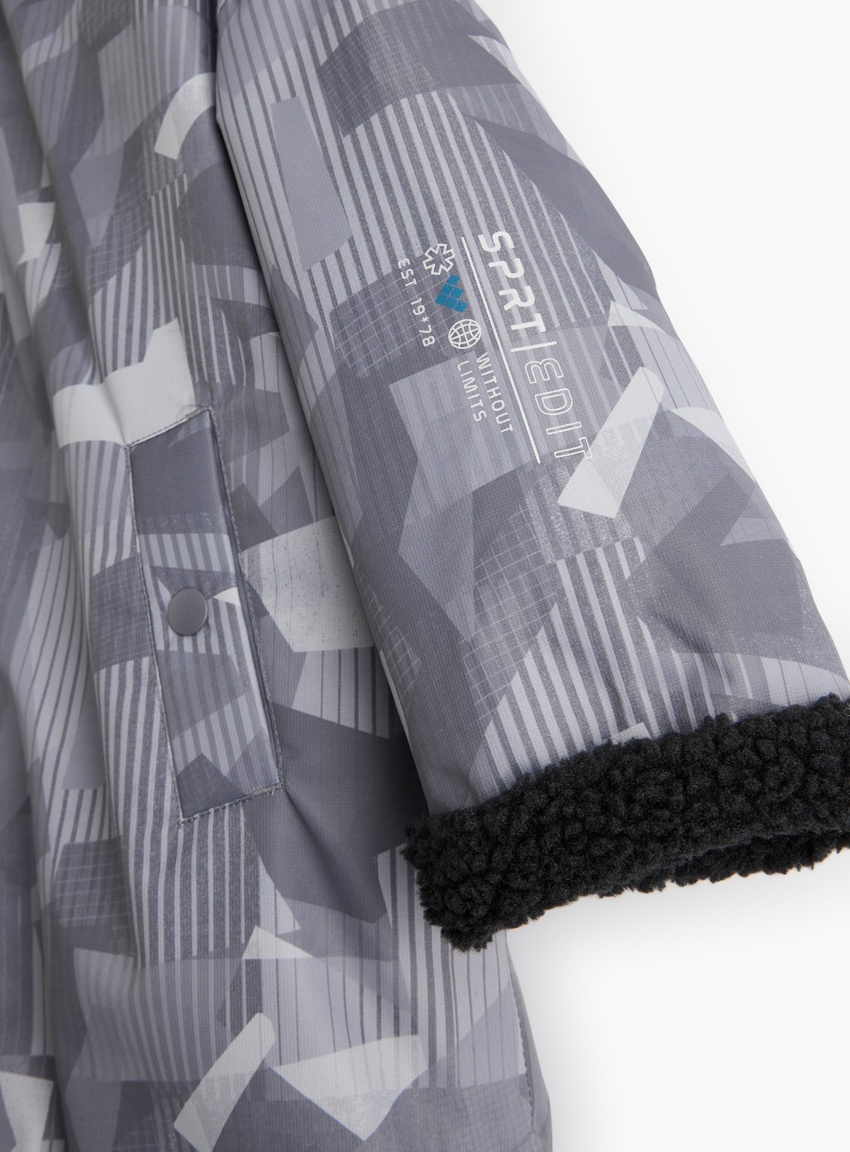 Grey Camo Printed Changing Robe 7-10 years - Image 2 thumbnail